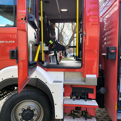 Bild vergrößern: 2025-03 Pestalozzischule Exkursion Feuerwehr (13)