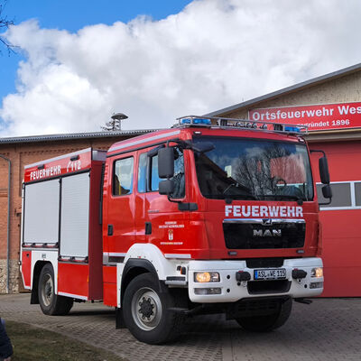 Bild vergrößern: 2025-03 Pestalozzischule Exkursion Feuerwehr (2)